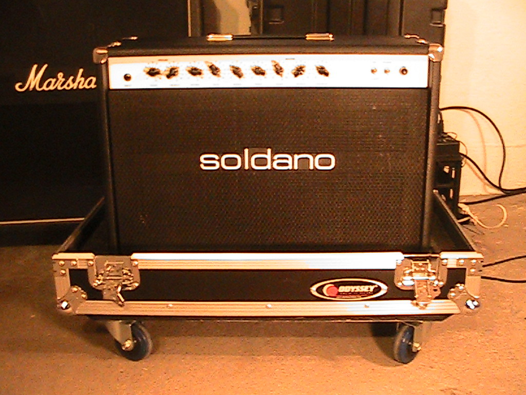 soldano_reverb o sonic_amp_2x12 combo